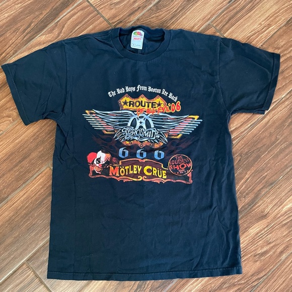 Vintage Aerosmith / Motley Crew T-Shirt Size Medium - Picture 1 of 6